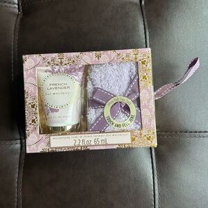 Moisturizing Socks & French Lavender Foot Moisturizer
